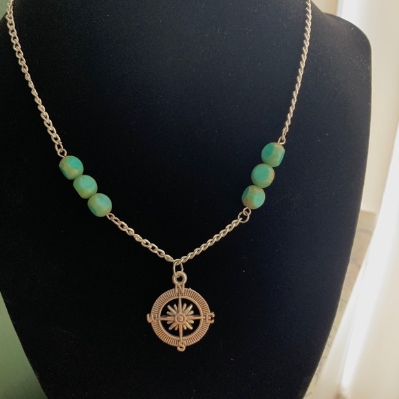 Beaded compass necklace - Picture 3 of 7